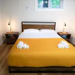 Cozy Apartment In Ahuntsic With Free Parking And Near Metro Station