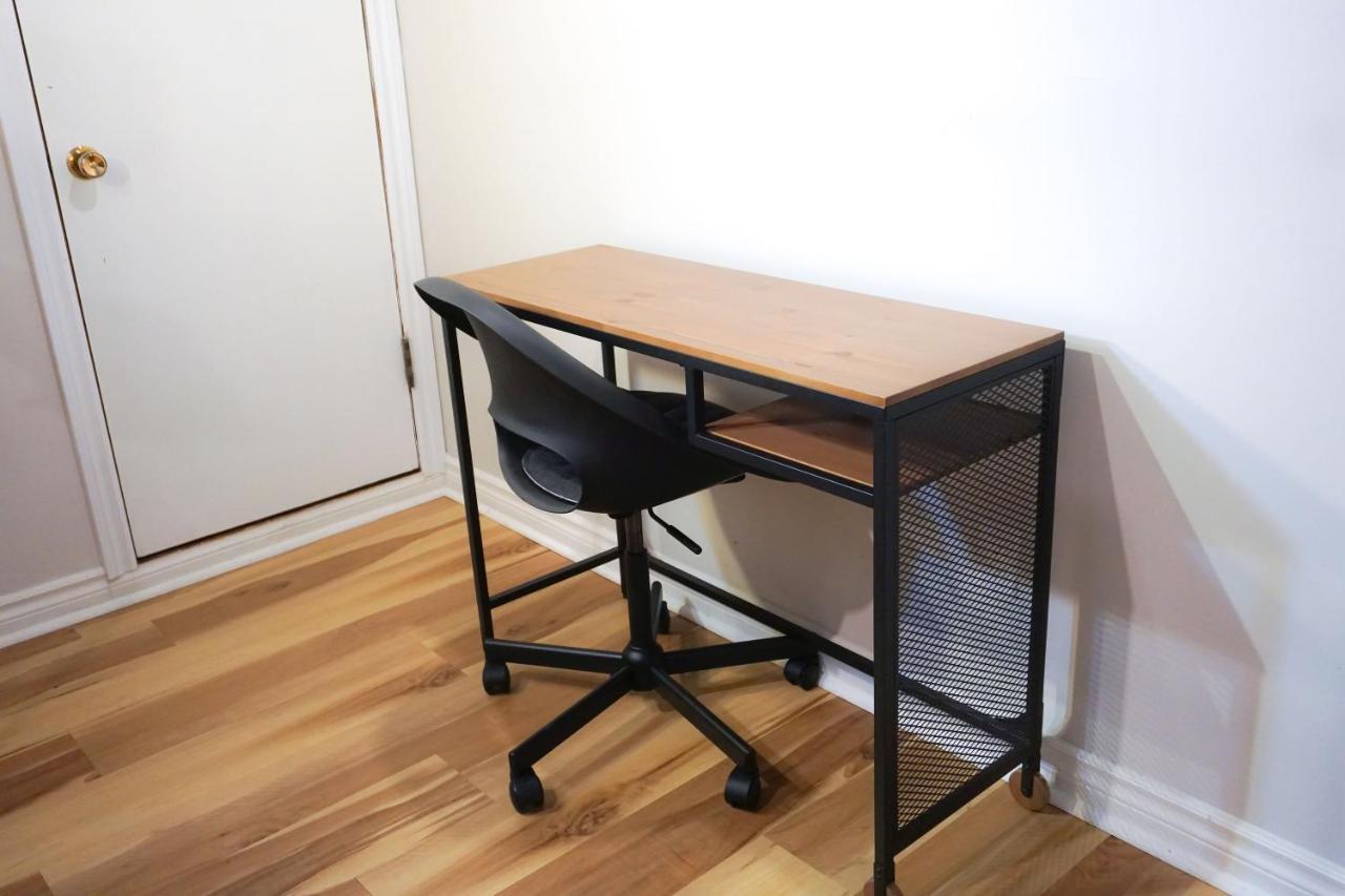 Apartamento Cozy In Ahuntsic With Free Parking And Near Metro Station Montreal