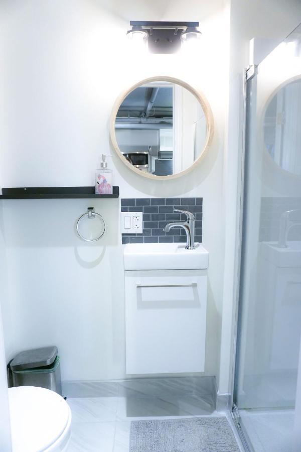 Apartamento Cozy In Ahuntsic With Free Parking And Near Metro Station Montreal