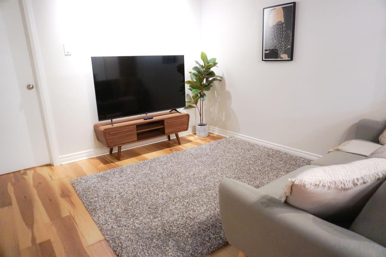 Apartamento Cozy In Ahuntsic With Free Parking And Near Metro Station Montreal